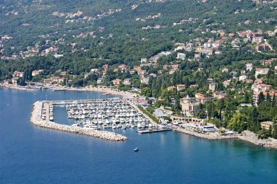 Apartman Vida Ičići Exteriör bild